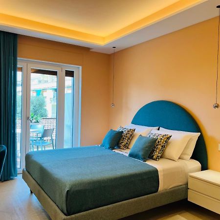 Yourhome - Lucrezia Suites Соренто Екстериор снимка