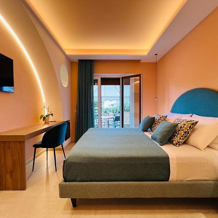 Yourhome - Lucrezia Suites Соренто Екстериор снимка