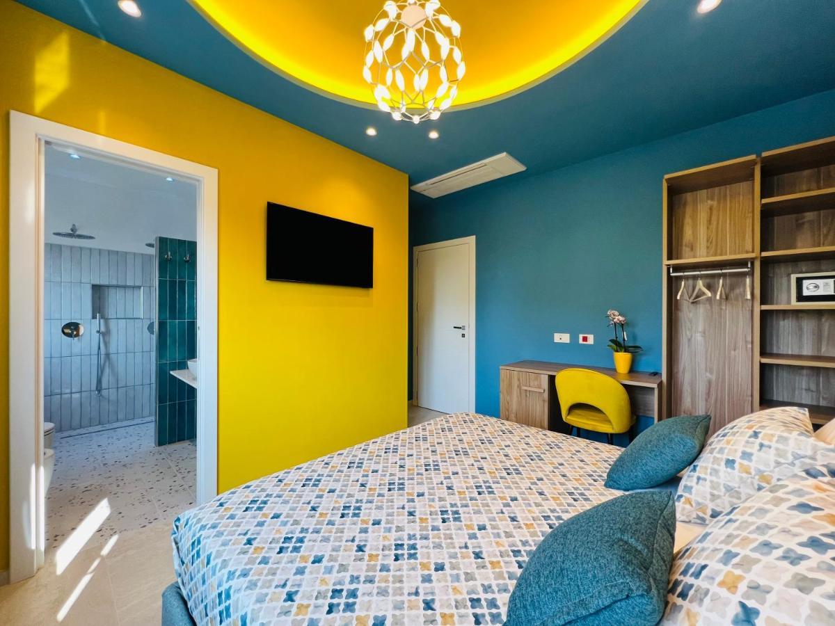 Yourhome - Lucrezia Suites Соренто Екстериор снимка