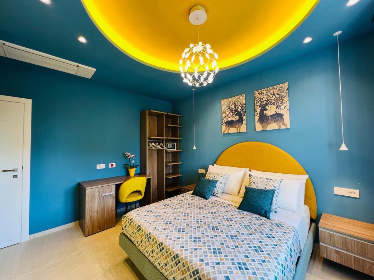 Yourhome - Lucrezia Suites Соренто Екстериор снимка