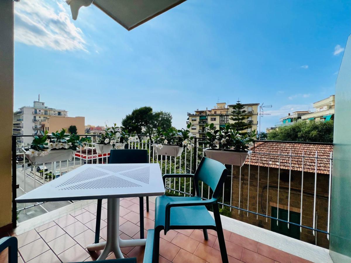 Yourhome - Lucrezia Suites Соренто Екстериор снимка