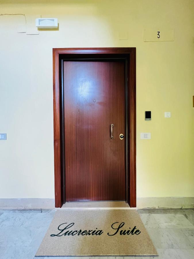 Yourhome - Lucrezia Suites Соренто Екстериор снимка