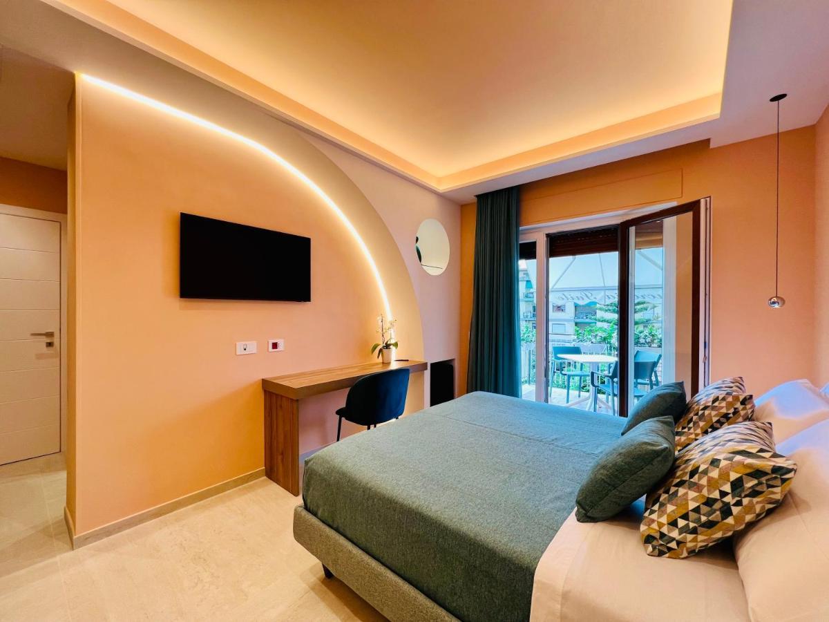 Yourhome - Lucrezia Suites Соренто Екстериор снимка