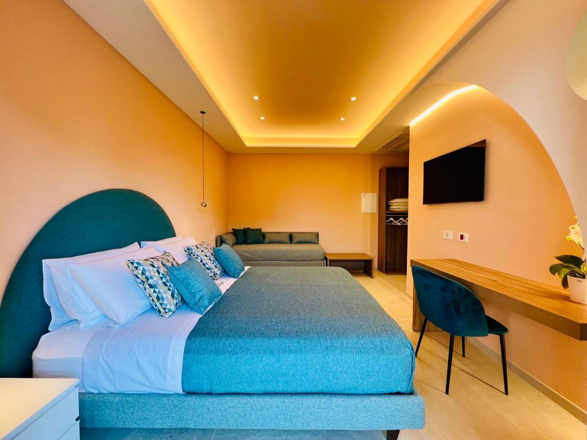 Yourhome - Lucrezia Suites Соренто Екстериор снимка